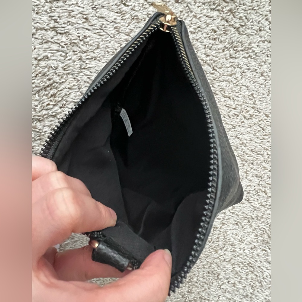 Triangle 3D Wristlet / Mini purse - Picture 5 of 8